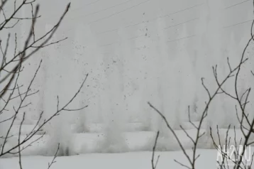 Фото: Видео взрыва льда на Томи в Кемерове появилось в Сети 1