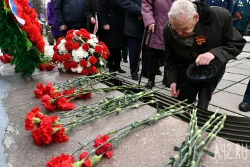Фото: Сергей Цивилёв и Илья Середюк возложили цветы к Мемориалу Славы 4