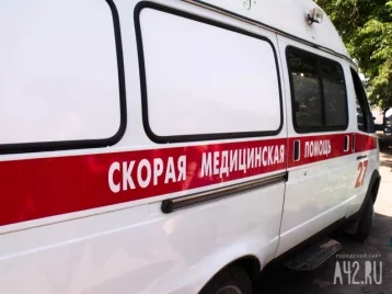 Фото: В Ростове-на-Дону мужчина разгромил машину скорой помощи 1