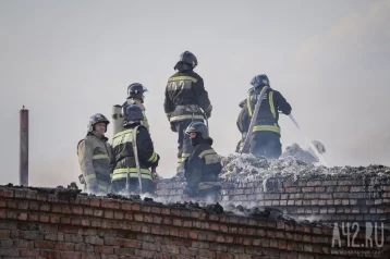Фото: «Полностью сгорел жилой дом»: стали известны подробности серьёзного пожара в Кемерове 1