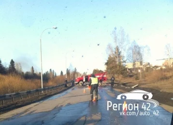 Фото: В Кузбассе перевернулась пожарная машина 1