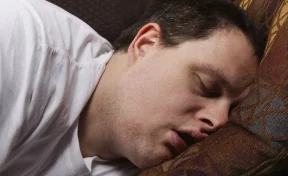 Перечислены самые вредные позы для сна