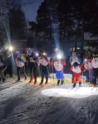 В Мариинском округе устроили необычную Новогоднюю лыжную гонку с фонариками