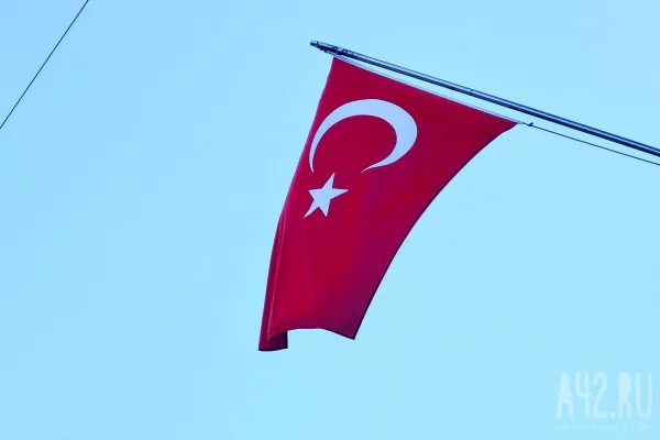 В Турции выдали ордер на арест звезды сериала «Постучись в мою дверь» Ханде Эрчел