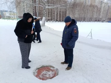 Фото: В Кемерове проверили работу по очистке от снега пожарных гидрантов   1