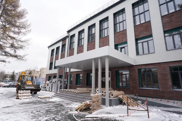 Дмитрий Анисимов: ремонт школы №10 в Кемерове завершён на 80%