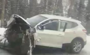 Две иномарки попали в серьёзное ДТП на кузбасской трассе