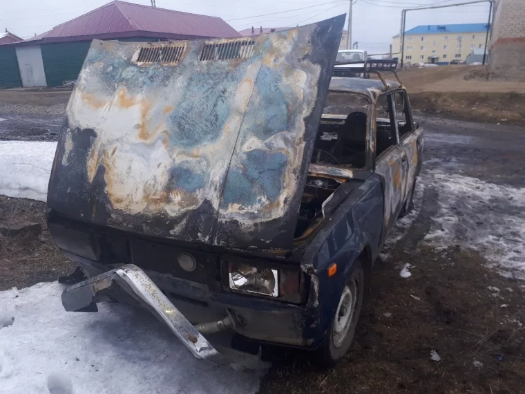Фото: Пьяный кузбассовец угнал машину и сжёг её по дороге домой 2