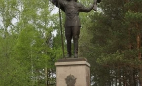 В кузбасском городе установили памятник «Солдат Победы»