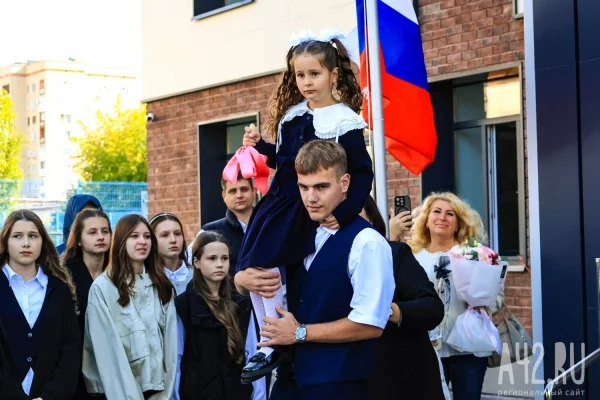 Огромные букеты, белые банты и первый звонок: как в Кемерове прошло 1 Сентября