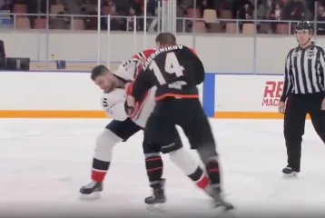 Фото: Опубликовано видео драки с участием кузбасского хоккеиста в Перми 1