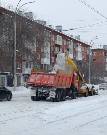 Власти Кемерова рассказали, какие улицы очистят от снега в ночь на 14 января