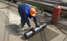 Дорожники начали ремонтировать гидроизоляционное покрытие Искитимского моста в Кемерове