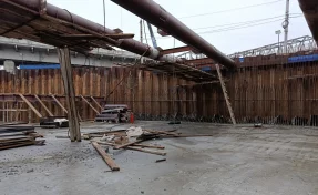 В Новосибирске 2 рабочих упали с высоты при строительстве моста через Обь