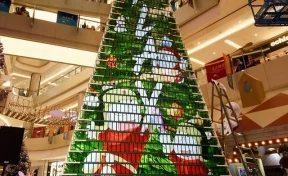 Компания Xiaomi установила рекорд, создав новогоднюю ёлку-экран из тысячи смартфонов