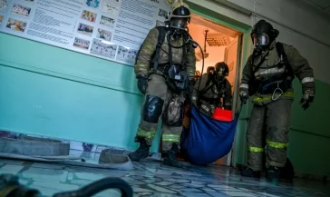 Фото: В Новокузнецке более 50 пожарных «тушили» здание горбольницы 2