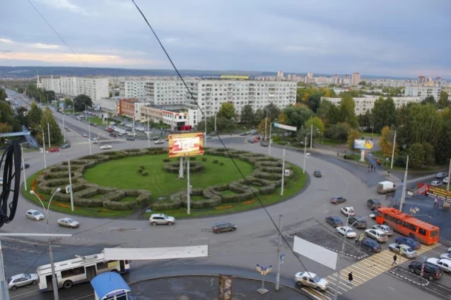 Елена Митрофанова предлагает установить памятник в ту точку, де сейчас находится баннер с часами. Фото: Facebook