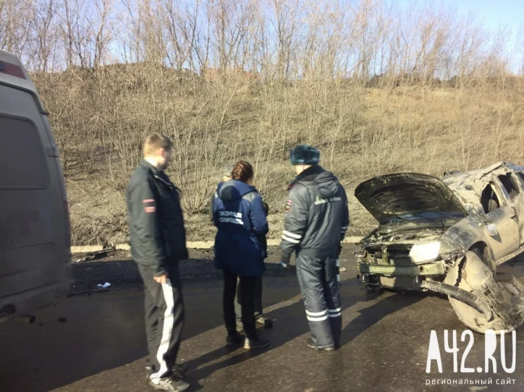 Фото: В Новокузнецке столкнулись два автомобиля Renault 2