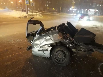 Фото: «Автомобиль распался на части»: в ГИБДД Кузбасса рассказали о жёстком ДТП в Новокузнецке 1