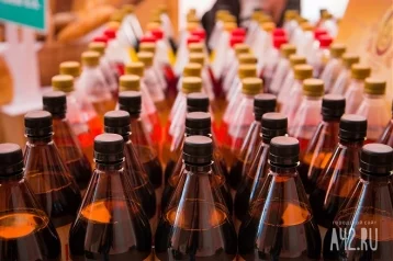 Фото: В Кузбассе у предпринимателя изъяли 30 000 бутылок контрафактного алкоголя 1