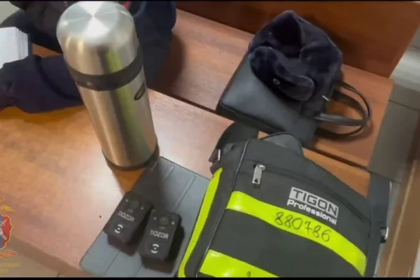 Сотрудники ДПС начали возить с собой термосы и валенки для обогрева новокузнечан