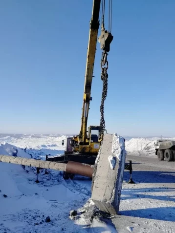 Фото: СК возбудил уголовное дело по факту смертельного ЧП с упавшим столбом в Кузбассе 1