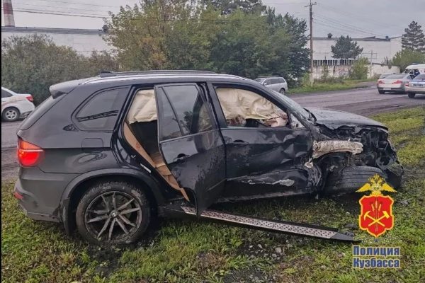 Иномарка и автомобиль скорой столкнулись на автодороге Новокузнецк — Междуреченск