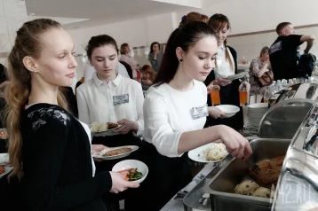 Фото: Прокуратура проверит школы Екатеринбурга, в которых детей поделили на «богатых» и «бедных» 1