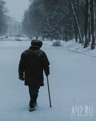 Соцсети: неходячий пенсионер остался без еды и помощи в кузбасском посёлке