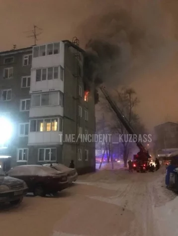 Фото: Ночной пожар в пятиэтажке на проспекте Ленина в Кемерове сняли на видео 1
