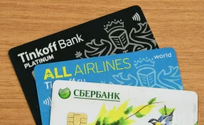 Кузбассовец вместо зарплаты отдал сожительнице для трат чужую банковскую карту