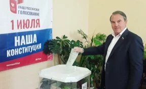 Российский сенатор заразился коронавирусом — он был на избирательном участке без маски
