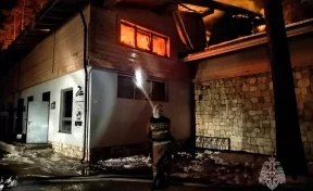 В Алтайском крае сгорел оздоровительный комплекс отеля
