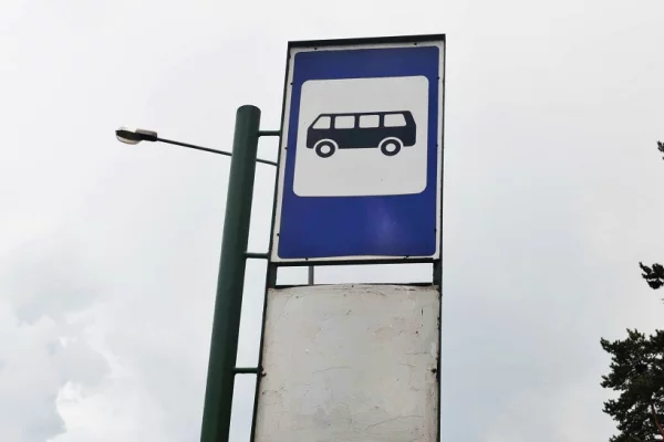 Работу известного уличного художника из Прокопьевска заметили на остановке в Кемерове