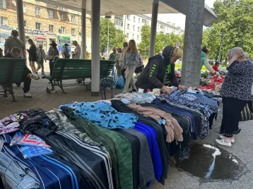 Фото: В центре Новокузнецка нелегальных уличных торговцев оштрафовали на 140 тысяч рублей 1