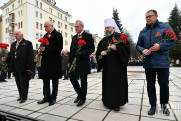 Фото: Сергей Цивилёв и Илья Середюк возложили цветы к Мемориалу Славы 2