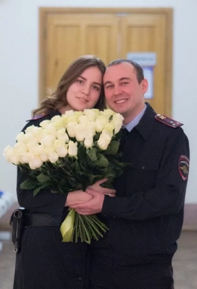 Фото: Кемеровский полицейский сделал предложение своей коллеге на утренней планёрке 2