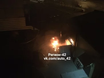 Фото: В Кемерове из-за поджога едва не сгорели несколько автомобилей 2