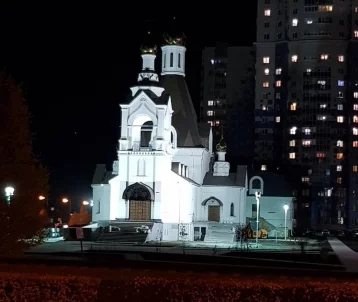 Фото: У кемеровского храма на Притомском проспекте появилась ночная подсветка 1
