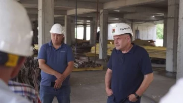 Фото: Замгубернатора Кузбасса провёл штаб на строительстве школы в Междуреченске 1