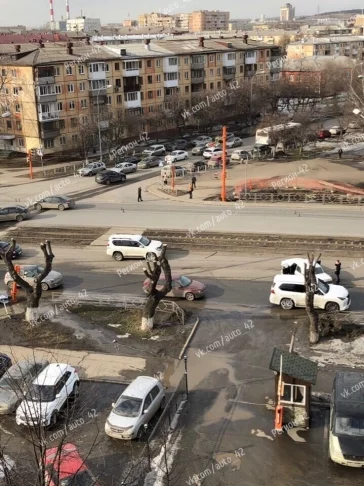 Фото: Автомобилист снёс дорожный знак в центре Кемерова 2