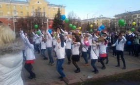 300 кемеровчан устроили танцевальный флешмоб и отправили «Капсулу времени»