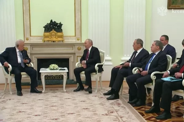 Путин проводит в Кремле встречу с президентом Палестины Аббасом 