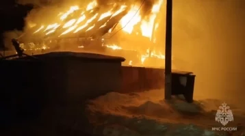 Фото: Тушили 28 человек: ночью пожар уничтожил жилой дом в Кемерове 1