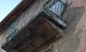 Кемеровчане пожаловались на опасные балконы, угрожающие жизни людей