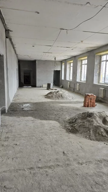 Фото: Андрей Панов: в Кузбассе подрядчик отстаёт на 100 дней при ремонте школы 3