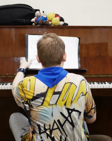 Сохранить любовь, не свалившись в безумие. Как в Кемерове реабилитируют детей с аутизмом и какие ловушки ждут родителей на этом пути