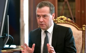 Медведев призвал ввести более гибкие рабочие графики в России