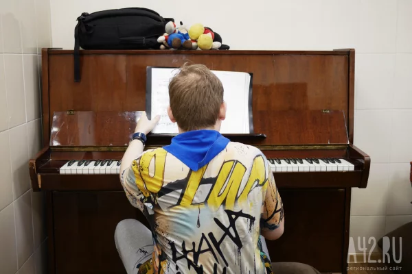 Сохранить любовь, не свалившись в безумие. Как в Кемерове реабилитируют детей с аутизмом и какие ловушки ждут родителей на этом пути