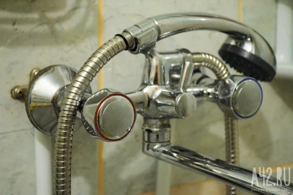 Вода перестала поступать жильцам верхних этажей в Таштаголе